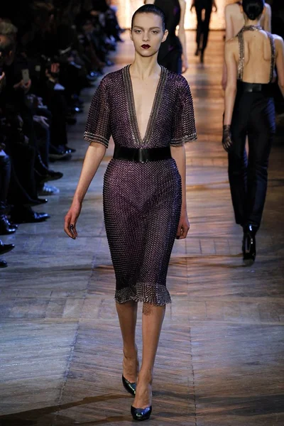 Look 25
